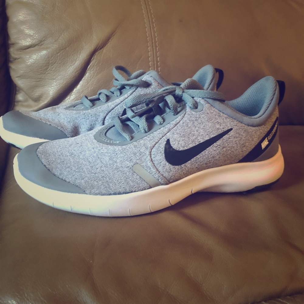 Youth Nike Flex size 4.5